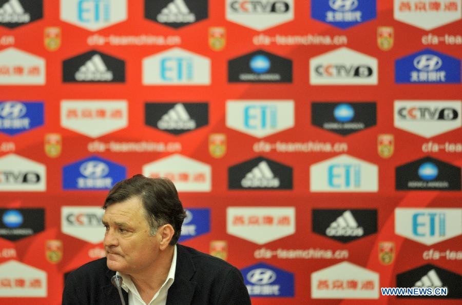 China's head coach Jose Antonio Camacho reacts during the press conference after the friendly soccer match against Thailand in Hefei, east China's Anhui Province, June 15, 2013. Thailand won 5-1. (Xinhua/Guo Chen) 