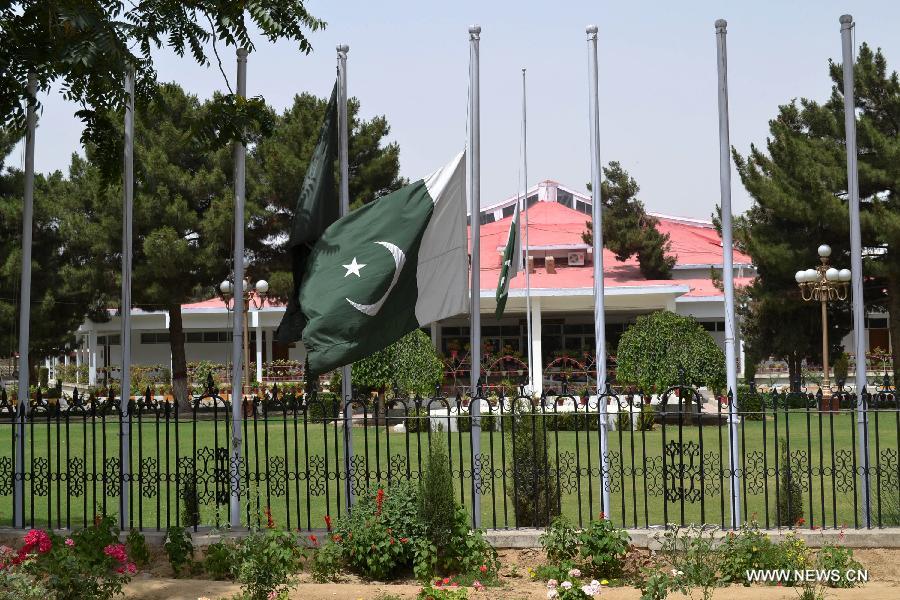 A Pakistani flag flies at half mast on Balochistan provisional assembly to honor victims of terror attacks in southwest Pakistan's Quetta, June 16, 2013. A day of mourning was observed across Pakistan's southwestern Balochistan province on Sunday over Saturday's bombings targeting the Women University bus and the Bolan Medical Complex which has claimed 20 precious lives. (Xinhua/Mohammad)