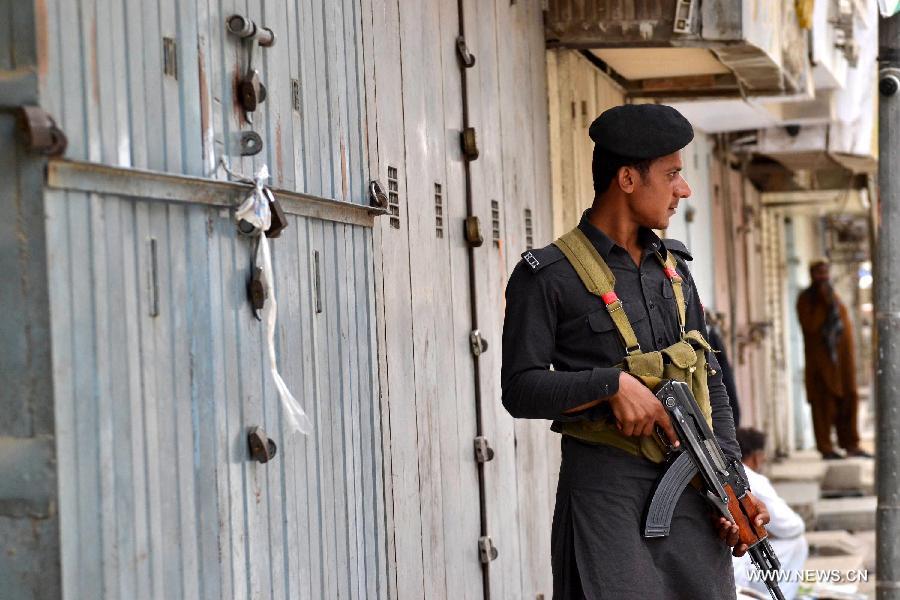 A Pakistani policeman stands guard in front of closed shops during strike over terror attacks in southwest Pakistan's Quetta, on June 16, 2013. A day of mourning was observed across Pakistan's southwestern Balochistan province on Sunday over Saturday's bombings targeting the Women University bus and the Bolan Medical Complex which has claimed 20 precious lives. (Xinhua/Mohammad)