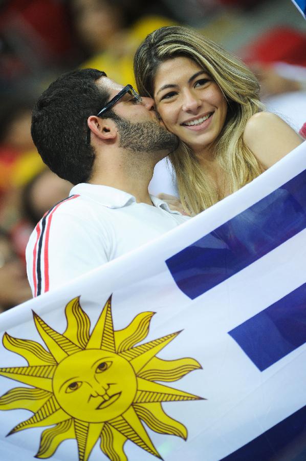 Fans of Uruguay react prior to the FIFA's Confederations Cup Brazil 2013 match against Spain, held at Arena Pernambuco Stadium, in Recife, Pernambuco state, Brazil, on June 16, 2013. Spain won 2-1. (Xinhua/Weng Xinyang)