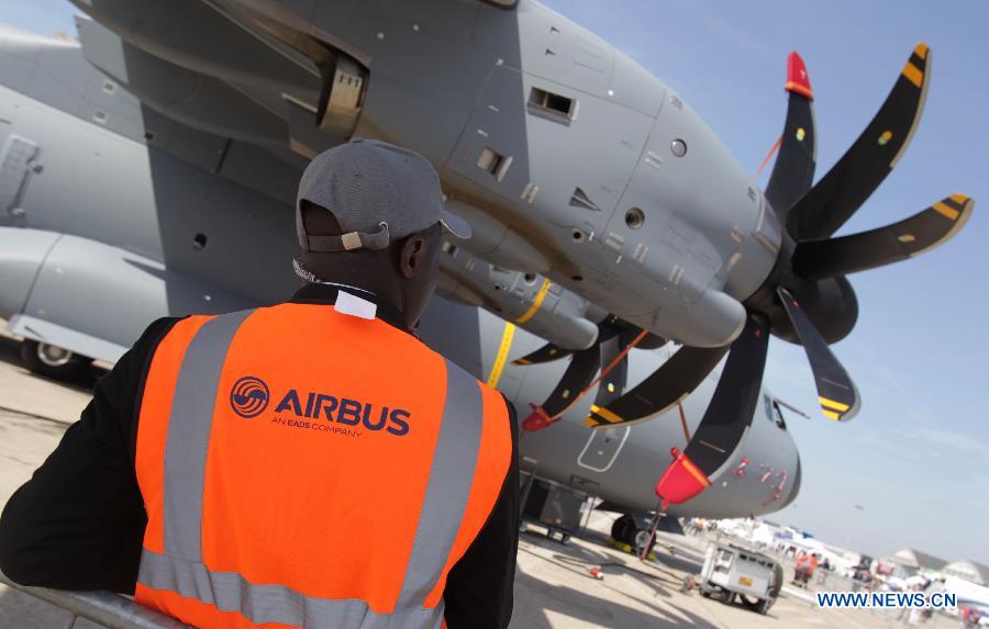 An Airbus A400M military aircraft is seen during the 50th International Paris Air Show at the Le Bourget airport in Paris, France, June 17, 2013. The Paris Air Show runs from June 17 to 23. (Xinhua/Gao Jing) 