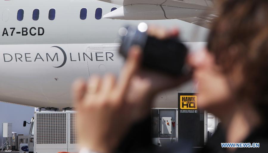 A Quatar Airlines Boeing 787 dreamliner is seen during the 50th International Paris Air Show at the Le Bourget airport in Paris, France, June 17, 2013. The Paris Air Show runs from June 17 to 23. (Xinhua/Gao Jing) 