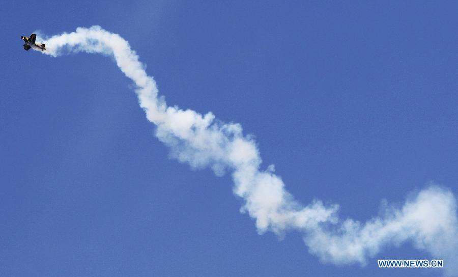 A Breitling aircraft performs during the 50th International Paris Air Show at the Le Bourget airport in Paris, France, June 17, 2013. The Paris Air Show runs from June 17 to 23. (Xinhua/Gao Jing)