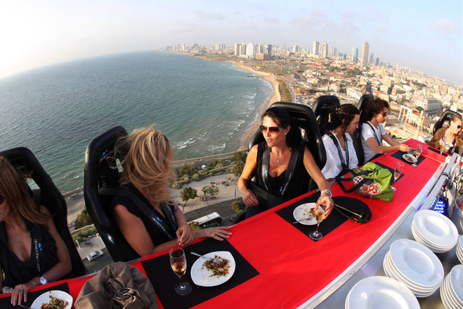 Dinner in the sky  (2)