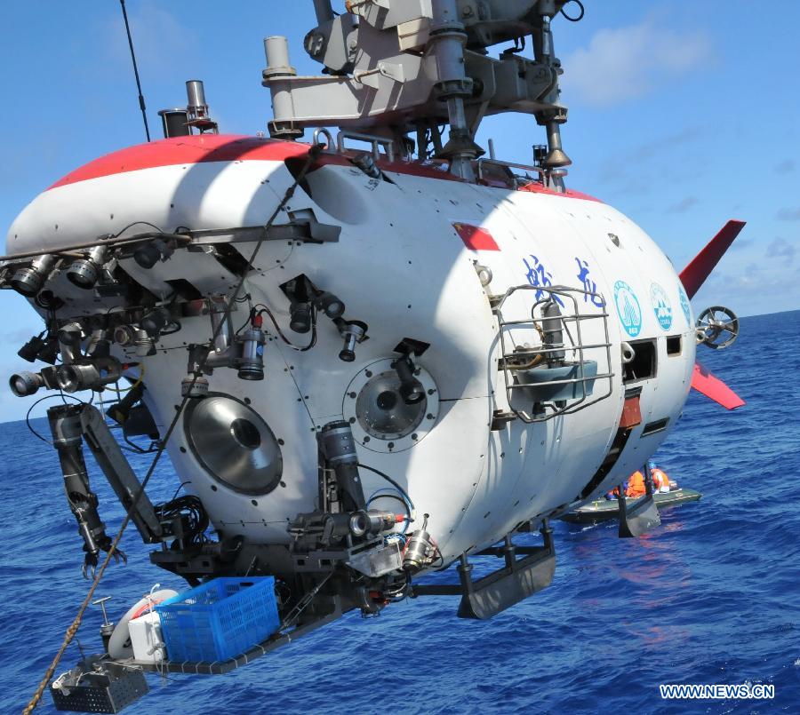 China's manned deep-sea submersible Jiaolong prepares to dive into South China Sea, June 18, 2013. The Jiaolong manned deep-sea submersible on Tuesday carried its first scientist Zhou Huaiyang, professor of the School of Ocean and Earth Science at Tongji University, as crew member during a deep-sea dive. Jiaolong left east China's city of Jiangyin on June 10 for its first voyage of experimental application. The 113-day-long mission will include experiments on Jiaolong's positioning system, as well as deep-sea ecological and geological surveys in the South China Sea, biological surveying and geological sampling in the Pacific Ocean. (Xinhua/Zhang Xudong)