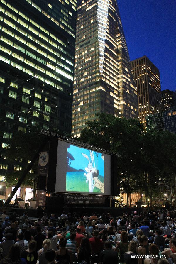 People watch a free outdoor film at Bryant Park in New York, the United States, June 17, 2013. There is a series of free outdoor films screening at Bryant Park every Monday from June 17 to August 19. (Xinhua/Cheng Li)