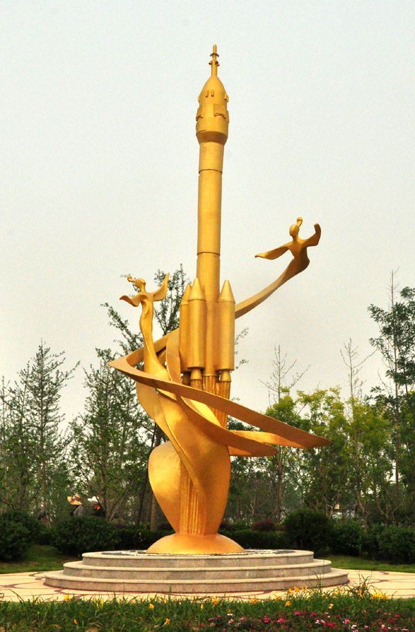 Photo taken on June 15, 2013 shows the beautiful scenery in Garden Expo Park in Fengtai District, Beijing. (PD Online/Du Mingming)