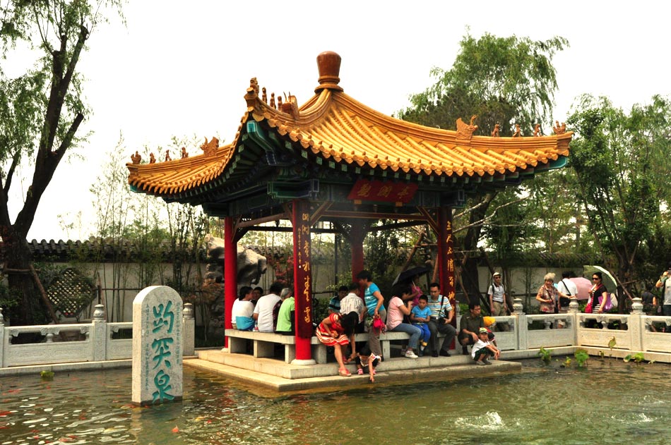 Photo taken on June 15, 2013 shows the beautiful scenery in Garden Expo Park in Fengtai District, Beijing. (PD Online/Du Mingming)