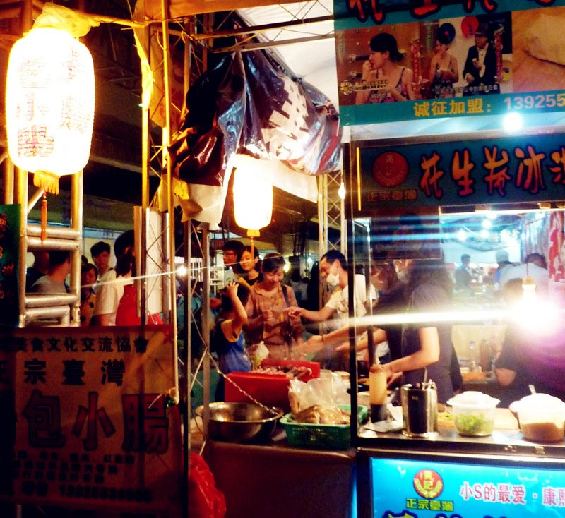 Visitors tour the Taiwan Characteristics Temple Fair in Xiamen, southeast China's Fujian Province, on Friday, June 14, 2013. The temple fair is part of the city's fifth Straits Forum to be held on June 15-21. Vendors are selling food, specialties and creative products from Taiwan at the temple fair. (CRIENGLISH.com/Yang Yong)