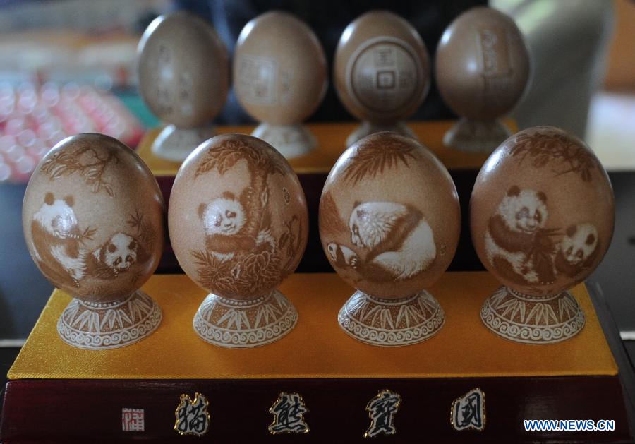 Photo taken on June 19, 2013 shows egg carving handicrafts made by Pu Derong, a man from Dongzhuangtou Village in Zhuozhou City, north China's Hebei Province. Pu, who started egg carving in 1995, have won several awards in various contests and exhibitions. (Xinhua/Wang Xiao)