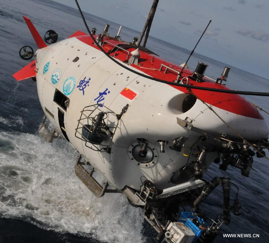 Photo taken on June 19, 2013 shows China's manned deep-sea submersible Jiaolong is lifted out of water after a sample-capture mission in the cold vents of south China sea, south China. Qiu Jianwen, a professor from Hong Kong Baptist University, obtained deep-sea samples in the cold vents of the South China Sea during a dive conducted on Wednesday. (Xinhua/Zhang Xudong)