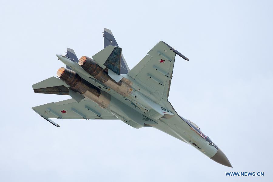 A Russian Su-35 fighter participates in a flying display during the 50th International Paris Air Show at the Le Bourget airport in Paris, France, June 18, 2013. The Paris Air Show runs from June 17 to 23. (Xinhua/Chen Cheng)