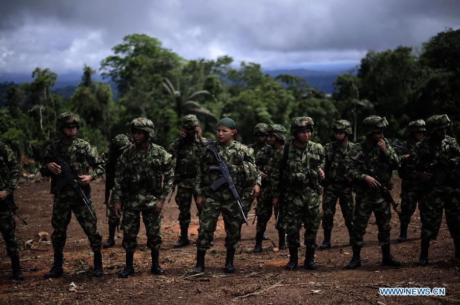 Soldiers attend a raid at an illegal coca plantation, in Darien, Panama, on June 18, 2013. Panama National Border Police in conjunction with the Colombian army, found two hectares of illegal coca plantation next to a clandestine cocaine laboratory. Both authorities met on Tuesday to announce a new base in central Darien. The base will enforce security, combat the war on drugs and fight the guerrilla movement on the Panama-Colombia border, according to local press. (Xinhua/Mauricio Valenzuela)
