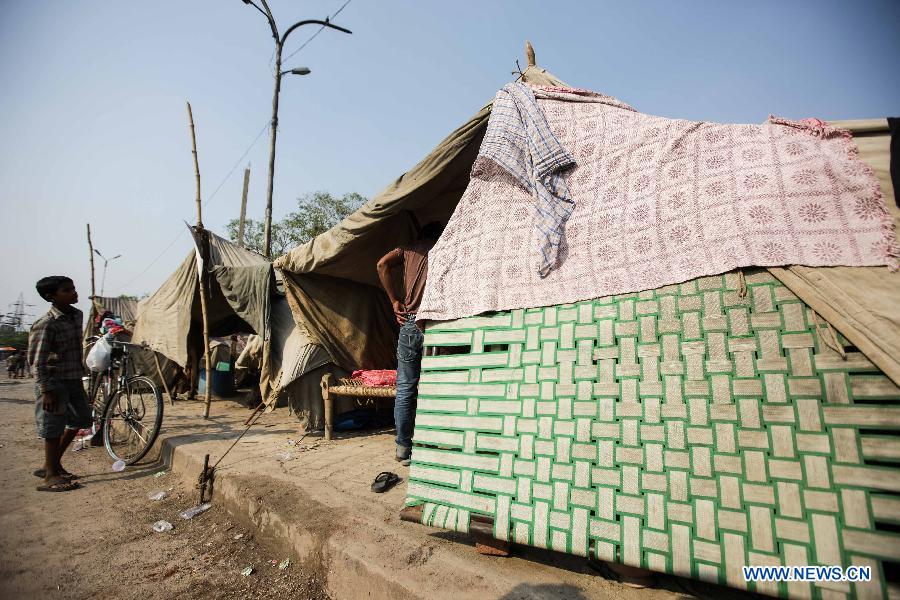 Homeless people live in tents as their houses were submerged by floodwaters of the Yamuna River in New Delhi, India, June 20, 2013. The Indian capital has been put on flood alert after its main Yamuna river breached the danger mark following incessant rainfall since June 16. So far, more than 150 people have died in Uttarakhand floods, while thousands have been displaced and stranded, according to reports. (Xinhua/Zheng Huansong) 