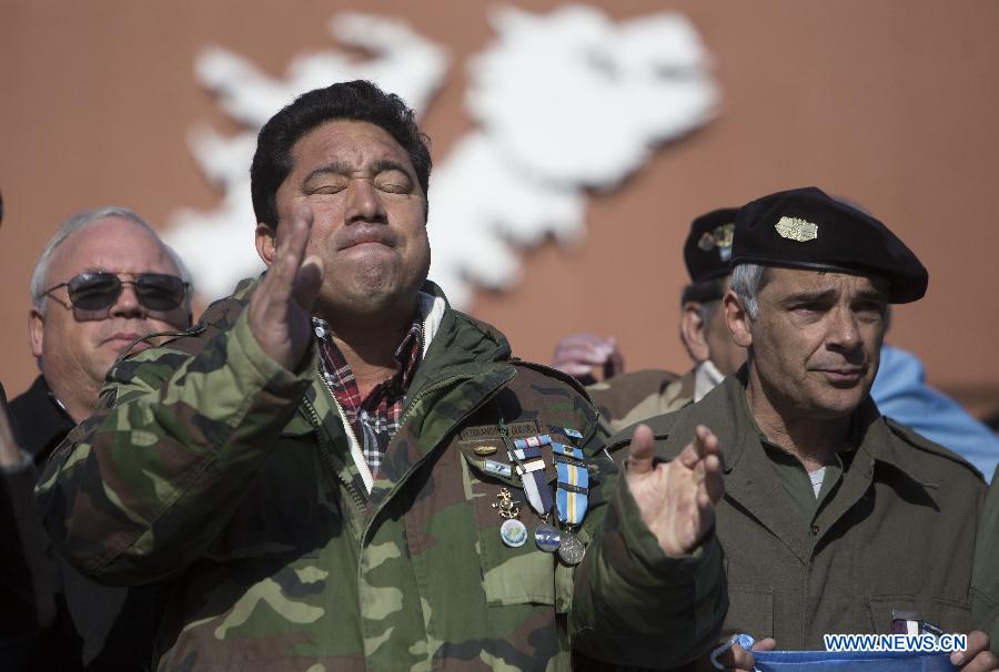 Veterans of the Falklands War participate in a ceremony commemorating Argentine servicemen who fought during the 1982 war over the disputed Falkland Islands between Britain and Argentina, in Buenos Aires, capital of Argentina, on June 20, 2013. (Xinhua/Martin Zabala)