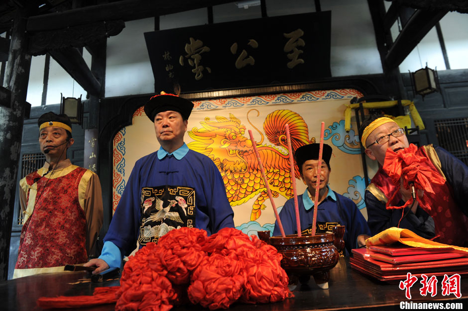 The picture shows a "proctor" announcing examination disciplines.(CNS/Zhang Lang)