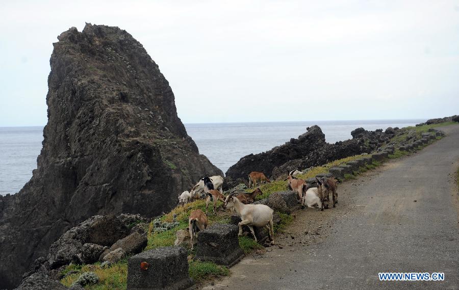 Photo taken on June 19, 2013 shows the scenery on the Lanyu island, southeast China's Taiwan. The Lanyu island is one of the islands of Taiwan, which has an area of 45 square kilometers. (Xinhua/Tao Ming)