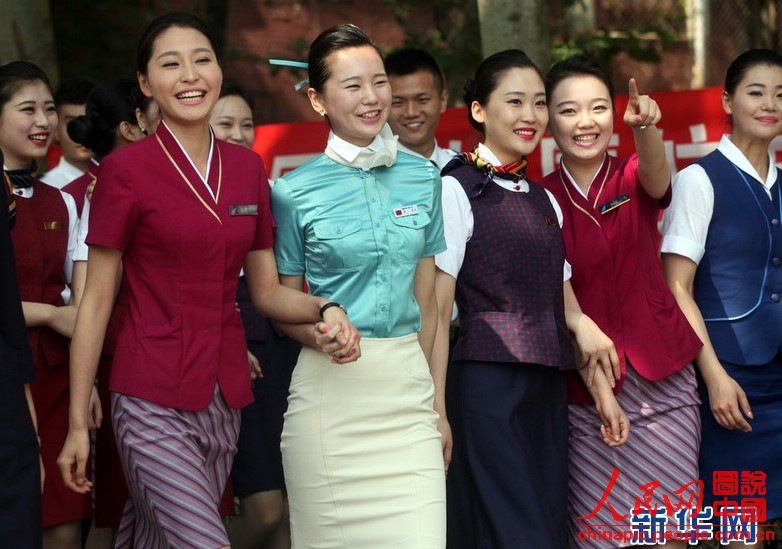 Wearing the uniforms of different airlines, graduates become beautiful landscape at the graduation ceremony on June 19, 2013. (Xinhua/Liu Yuedong)