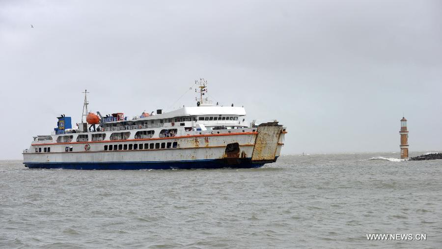 A boat moves to Xiuying harbour in Haikou, capital of south China's Hainan Province, Jun 22, 2013. Tropical storm "Bebinca" is estimated to arrive in south China's Guangdong Province on Saturday afternoon, the first to make landfall in China this year, the National Meteorological Center (NMC) said on Saturday. Affected by the tropical storm, coastal areas in Hainan and Guangdong provinces were battered by gales and torrential rain, the center reported. (Xinhua/Zhao Yingquan)