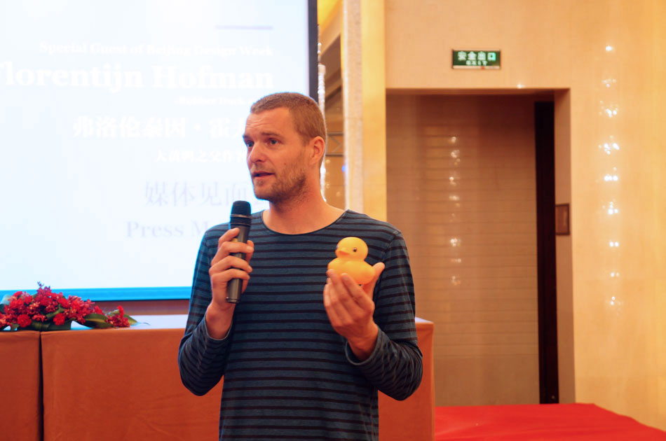 Dutch conceptual artist, Rubber Duck's "papa" Florentijin Hofman attends a press meeting in Beijing, June 22, 2013. As a special present given by BJDW's guest city Amsterdam, the Rubber Duck project will visit Beijing this September and stay for about one month. BJDW will be held from Sept. 26 to Oct. 3 in Beijing. (People's Daily Online/Chen Lidan) 