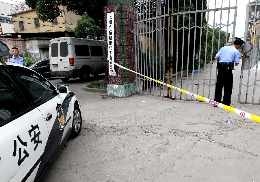 Policemen guard at the murder site at a chemical factory in Baoshan District, east China's Shanghai Municipality, June 23, 2013. Police arrested late Saturday a 62-year-old man, surnamed Fan, who murdered six people, including four colleagues, a driver and a barracks guard in Shanghai. (Xinhua/Chen Fei)