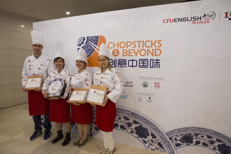 Contestants pose for group photo at the prize award ceremony of "Chopsticks and Beyond" in Beijing, June 22, 2013. "Chopsticks and Beyond" is a Chinese cuisine challenge launched by CRIENGLISH.com to provide a platform for foreign food enthusiasts to show off their Chinese cooking skills and explore creative dishes with exotic flavor. It features China's four great traditions: Sichuan Cuisine, Cantonese Cuisine, Shandong Cuisine and Huaiyang Cuisine. (Xinhuanet/Yang Yi)