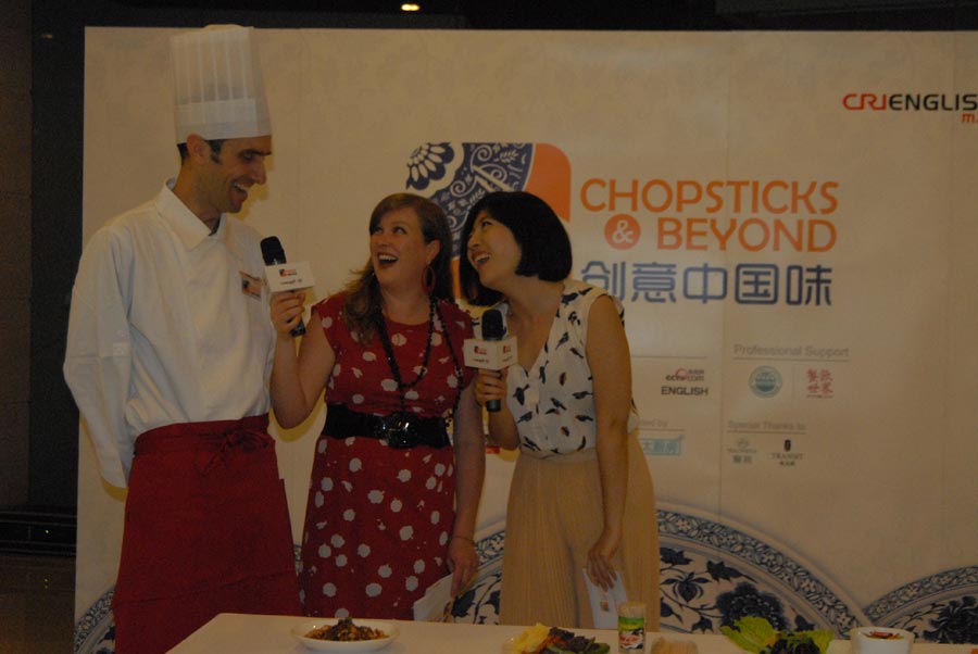 Contestant Kiting Steven from Australia introduces his spicy “Mapo Tofu” at "Chopsticks and Beyond" Sichuan Cuisine Competition, in Beijing, June 22, 2013. "Chopsticks and Beyond" is a Chinese cuisine challenge launched by CRIENGLISH.com to provide a platform for foreign food enthusiasts to show off their Chinese cooking skills and explore creative dishes with exotic flavor. It features China's four great traditions: Sichuan Cuisine, Cantonese Cuisine, Shandong Cuisine and Huaiyang Cuisine. (Xinhuanet/Yang Yi)