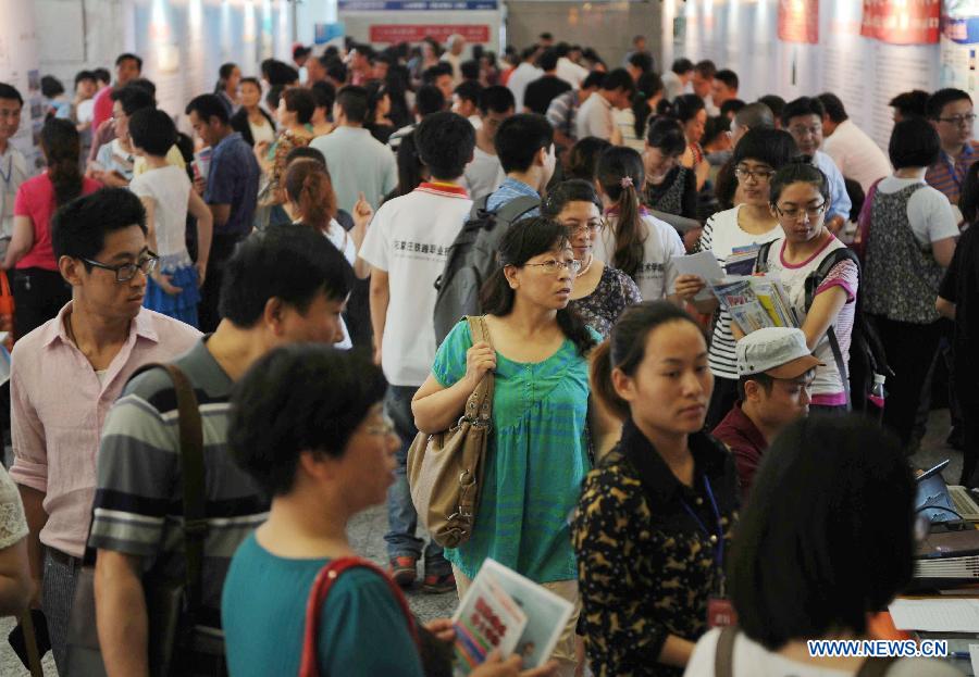 Students and parents attend a college enrollment consultation fair in Shijiazhuang, capital of north China's Hebei Province, June 23, 2013. The fair attracted representatives of nearly 300 colleges. Approximately 9.12 million people all over China took part in the National College Entrance Examination early June. (Xinhua/Wang Xiao)