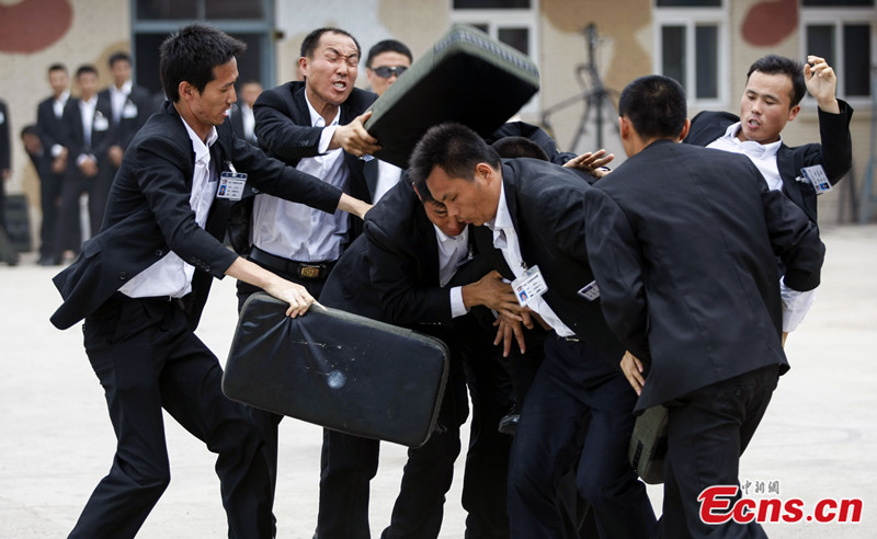 More than 70 bodyguards are receiving trainings on protecting VIPs in Beijing. During the hell week, they are trained by foreign instructors more than 20 hours a day and one third will fail to advance to next phase of training. (CNS/Yang Yang)