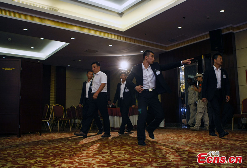 More than 70 bodyguards are receiving trainings on protecting VIPs in Beijing. During the hell week, they are trained by foreign instructors more than 20 hours a day and one third will fail to advance to next phase of training. (CNS/Yang Yang)