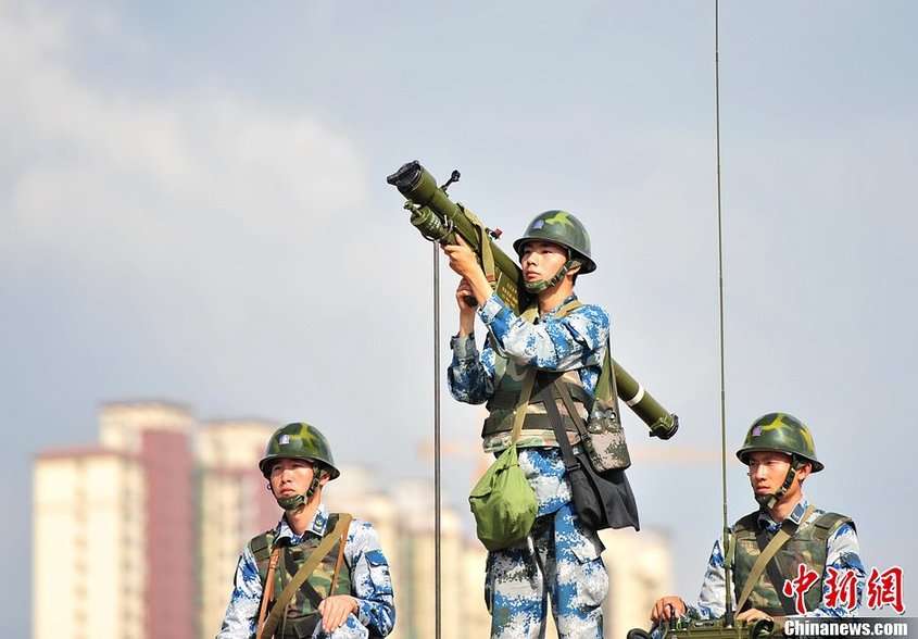 Soldiers of a ground-to-air missile brigade of the Air Force in an emergency drill. (Chinanews.com)