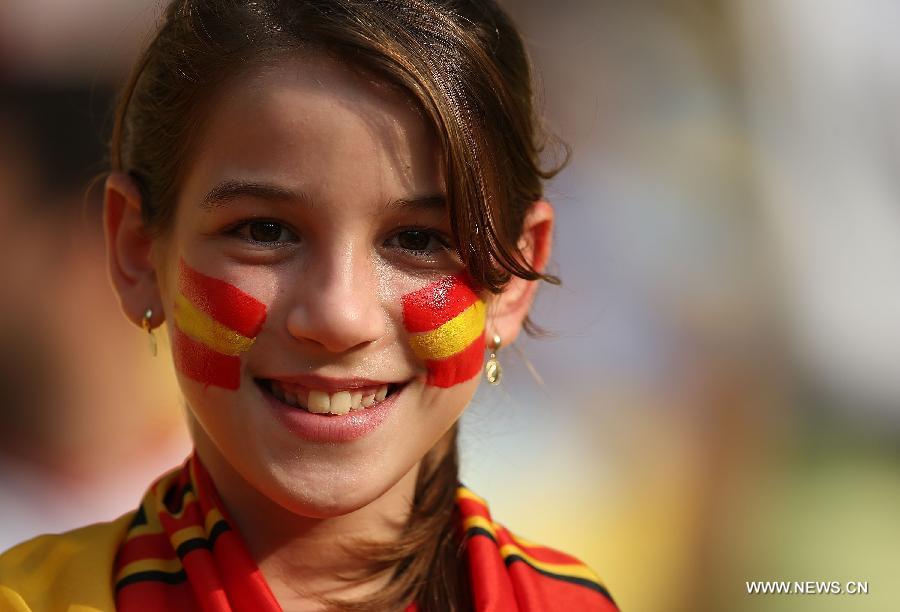 A fan of Spain reacts prior the FIFA's Confederations Cup Brazil 2013 match between Spain and Tahiti, held at Maracana Stadium, in Rio de Janeiro, Brazil, on June 20, 2013. Spain won 10-0. (Xinhua/Liao Yujie)