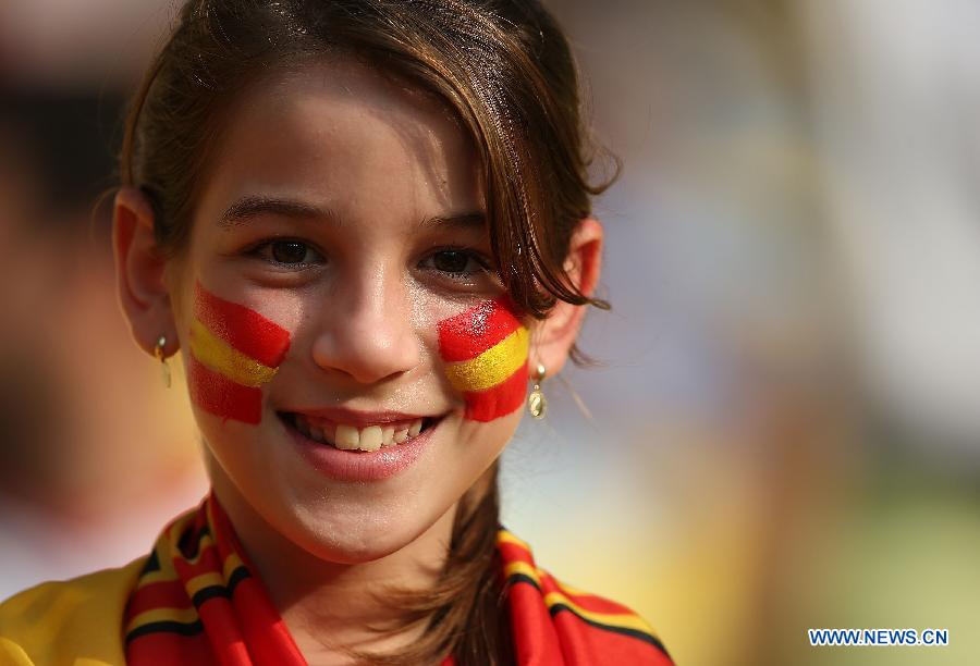 A fan of Spain reacts prior the FIFA's Confederations Cup Brazil 2013 match between Spain and Tahiti, held at Maracana Stadium, in Rio de Janeiro, Brazil, on June 20, 2013. Spain won 10-0. (Xinhua/Liao Yujie)