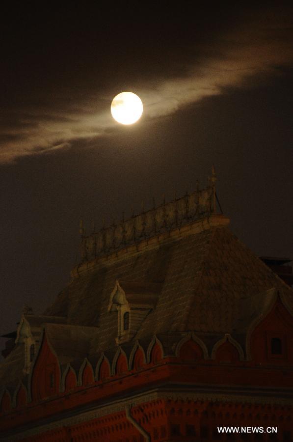 A super moon is seen in Moscow, June 23, 2013. A supermoon is the coincidence of a full moon with the closest approach the Moon makes to the Earth on its elliptical orbit, resulting in the largest apparent size of the moon's disk as seen from Earth. (Xinhua/Ding Yuan)