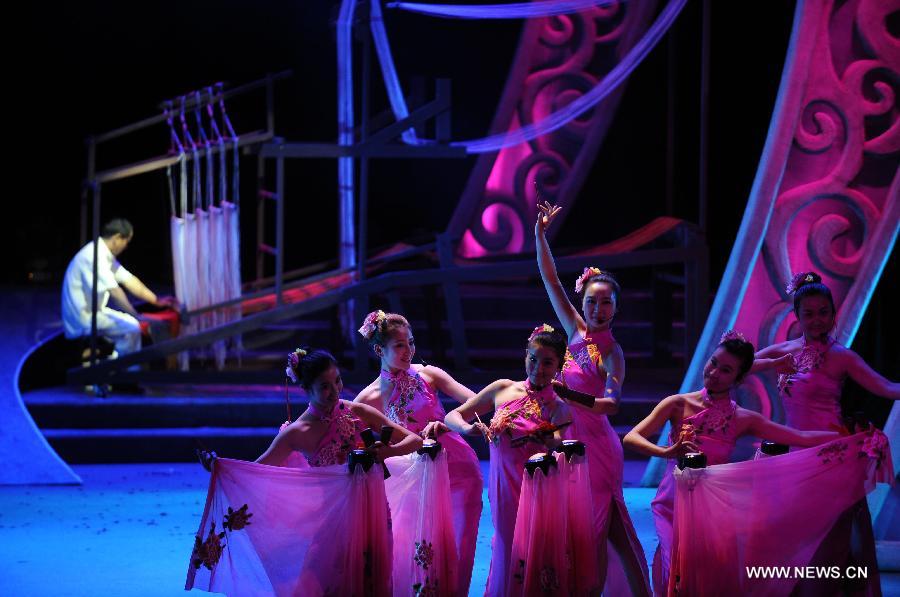 Artists perform during the closing ceremony of the 4th International Festival of Intangible Cultural Heritage in Chengdu, capital of southwest China's Sichuan Province, June 23, 2013. The nine-day festival kicked off here on June 15. (Xinhua/Xue Yubin)