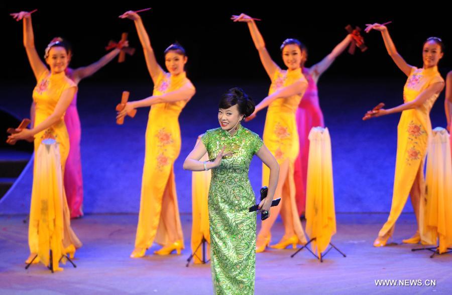 Artists perform during the closing ceremony of the 4th International Festival of Intangible Cultural Heritage in Chengdu, capital of southwest China's Sichuan Province, June 23, 2013. The nine-day festival kicked off here on June 15. (Xinhua/Xue Yubin)