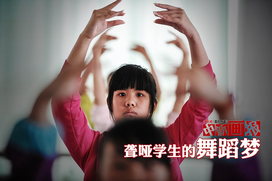 The class is in absolute quietness, and the messages are delivered by simple sign language and repeated dance movements only.(CNS/Ren Dong)