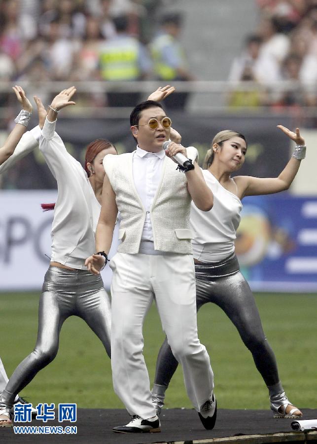 South Korean singer Psy performs during a charity soccer match between the Park Ji-sung and Friends team and Shanghai Laokele Stars at the Shanghai Hongkou Stadium in Shanghai, June 23, 2013.(Photo/Xinhua)