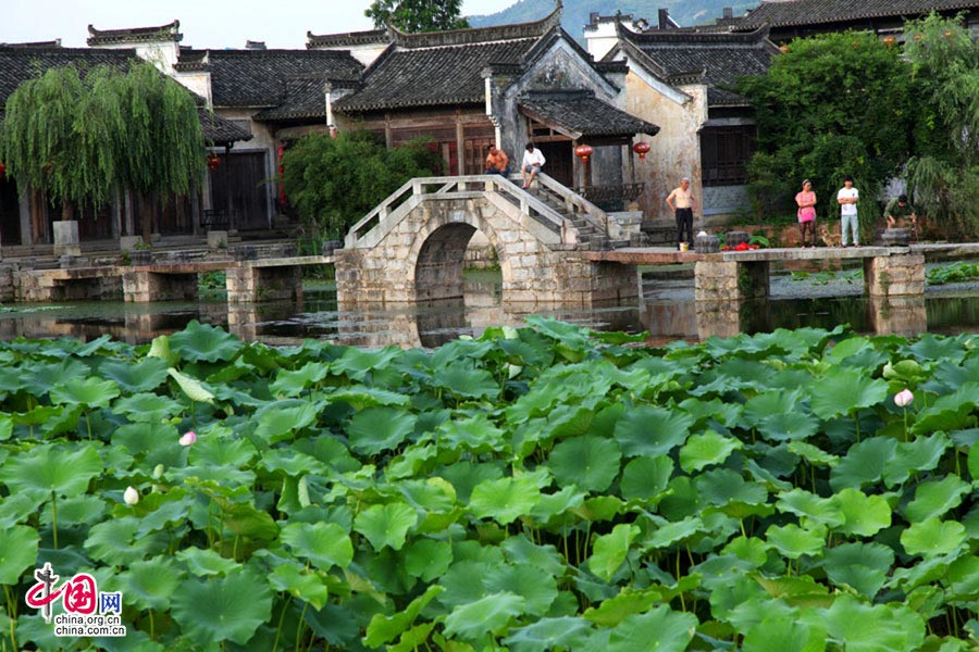 Chengkan village in Huizhou District, Anhui province is famous for the residential architecture of the Ming and Qing style. Baolun Hall in the Ancestral Temple of Luo's, built during the Jiaqing's reign, is a representative collection of typical Huizhou architecture. (China.org.cn)