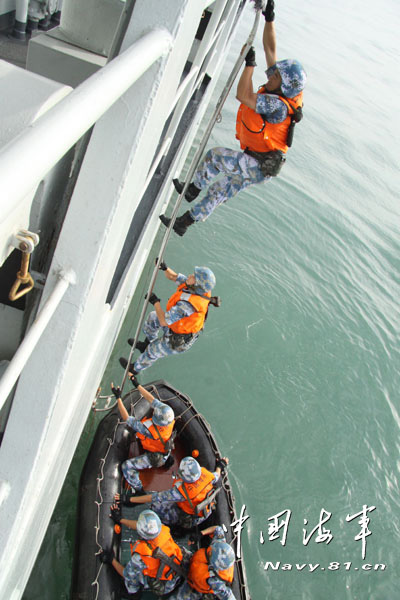 A special operation detachment under a marine brigade of the Chinese People's Liberation Army Navy (PLAN) conducts a joint escorting training with a landing ship flotilla of the PLAN on the high-risk subjects, such as climbing boarding, cabin search, sea blockade and arresting pirates. (China Military Online/ Sun Haichao and Jiang Zhengyuan)