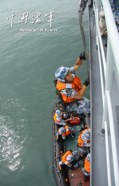 A special operation detachment under a marine brigade of the Chinese People's Liberation Army Navy (PLAN) conducts a joint escorting training with a landing ship flotilla of the PLAN on the high-risk subjects, such as climbing boarding, cabin search, sea blockade and arresting pirates. (China Military Online/ Sun Haichao and Jiang Zhengyuan)