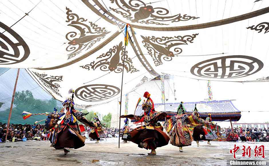 Lamas wearing masks perform "Qiang Mu" dance in Samye Monastery in Chanang County, Southwest China's Tibet Autonomous Region, June 24, 2013. "Qiang Mu," a religious dance of Tibetan Buddhism, is a well-established performing art form combining scripture chanting in perfect unison with music and dance, and performed in temples by lamas with solemn and splendid atmospheres. (CNS/Li Lin)