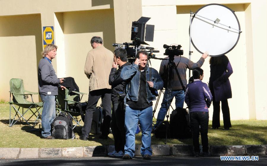 Media workers gather outside Mandela's home (Xinhua/Guo Xinghua)