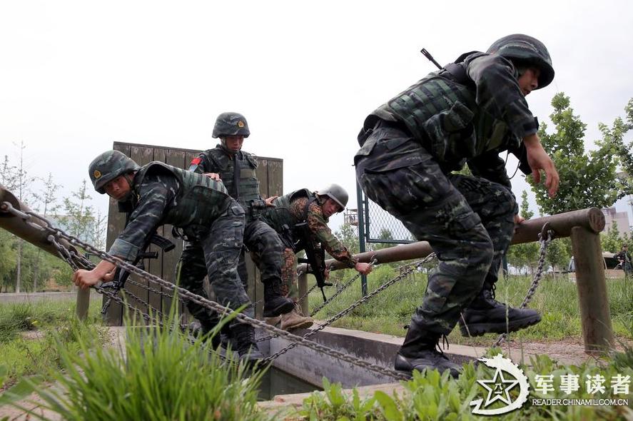 Chinese, Russian special forces in joint training. The 10-day “Cooperation 2013” joint training between the Chinese People’s Armed Police Force (CPAPF) and Russian Domestic Security Force wrapped up in Beijing. (China Military Online/Liu Haishan, Li Guangyin)