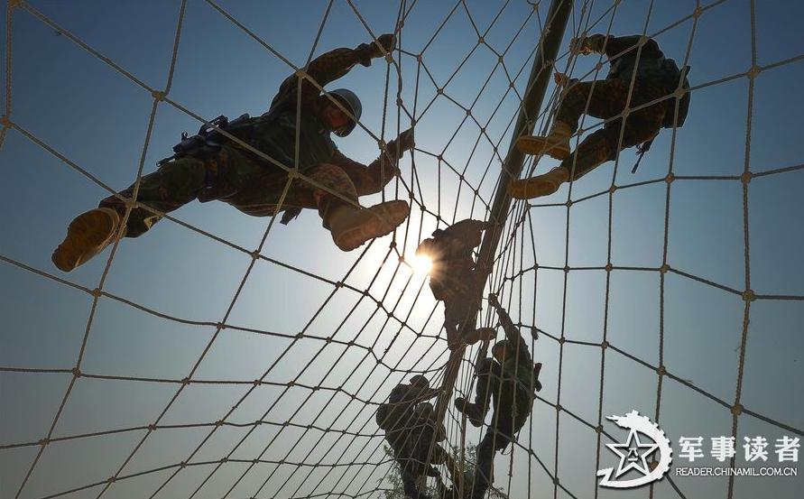 Chinese, Russian special forces in joint training. The 10-day “Cooperation 2013” joint training between the Chinese People’s Armed Police Force (CPAPF) and Russian Domestic Security Force wrapped up in Beijing. (China Military Online/Liu Haishan, Li Guangyin)