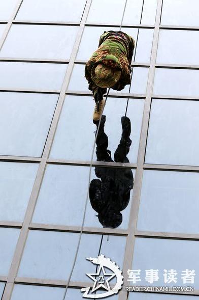 Chinese, Russian special forces in joint training. The 10-day “Cooperation 2013” joint training between the Chinese People’s Armed Police Force (CPAPF) and Russian Domestic Security Force wrapped up in Beijing. (China Military Online/Liu Haishan, Li Guangyin)