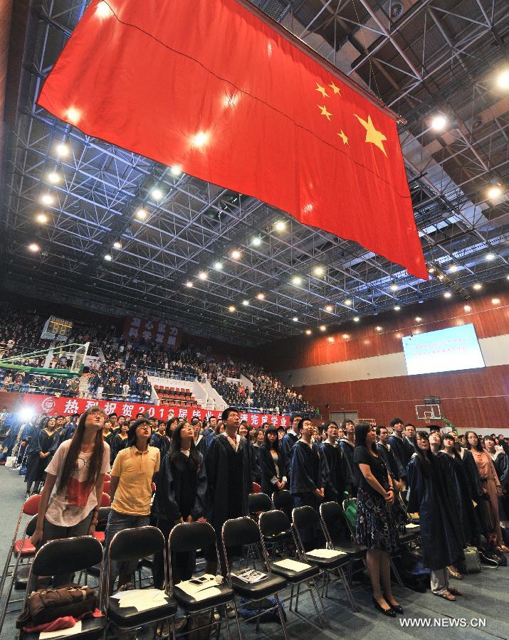Students attend the 2013 Graduation Ceremony in the Capital Normal University in Beijing, capital of China, June 25, 2013. (Xinhua/Li He) 