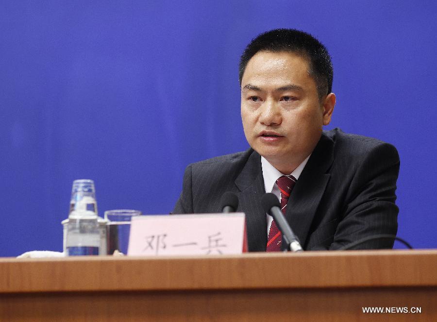 Deng Yibing, director of China Astronaut Research and Training Center, answers questions at a press conference held by the State Council (Cabinet) Information Office in Beijing, capital of China, June 26, 2013. The re-entry capsule of China's Shenzhou-10 spacecraft landed successfully on Wednesday in north China's Inner Mongolia Autonomous Region, with three astronauts aboard safe and sound. The press conference was held to introduce the 15-day Shenzhou-10 mission. (Xinhua/Wang Shen)