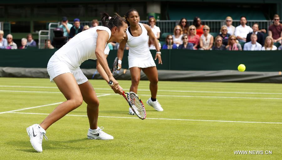 Megan Moulton-Levy (R) of the United States and Zhang Shuai of China compete during the first round of ladies' doubles against Mona Barthel of Germany and Liga Dekmeijere of Latvija on day 3 of the Wimbledon Lawn Tennis Championships at the All England Lawn Tennis and Croquet Club in London, Britain on June 26, 2013. Moulton-Levy and Zhang won 2-1.(Xinhua/Wang Lili)