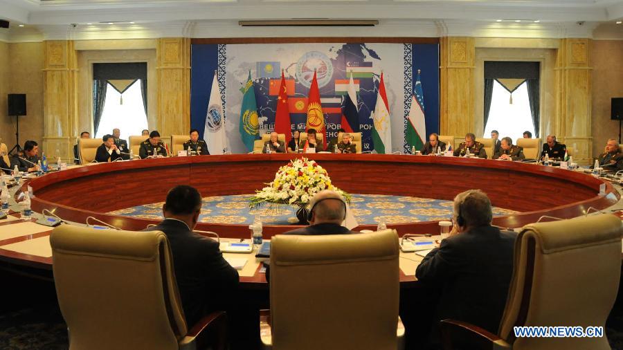 Photo taken on June 26, 2013 shows a scene of SCO defense chiefs meeting in Bishkek, Kyrgyzstan. Shanghai Cooperation Organization (SCO) defense chiefs pledged Wednesday to enhance coordination in maintaining regional peace and fighting terrorism and organized crime. (Xinhua/Guan Jianwu)